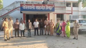 शाहगंज पुलिस ने शांति भंग में 12 लोगों को किया गिरफ्तार