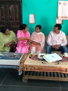 पूर्व जिलाधिकारी डॉ. दिनेश चन्द्र ने पीकी गांव पहुंचकर पुराने संबंधों को दी नई ऊष्मा