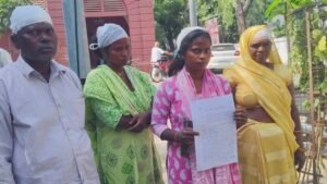 जमीन पर कब्जे और मारपीट का आरोप पीड़ित ने एसपी कार्यालय में लगाई न्याय की गुहार